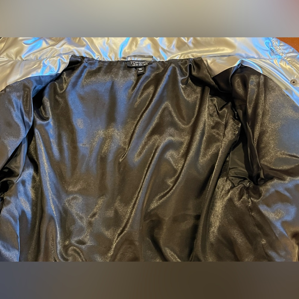 ASOS Topshop silver metallic puffer jacket. Elastic cuff insets. 2 pockets. M - Picture 7 of 10